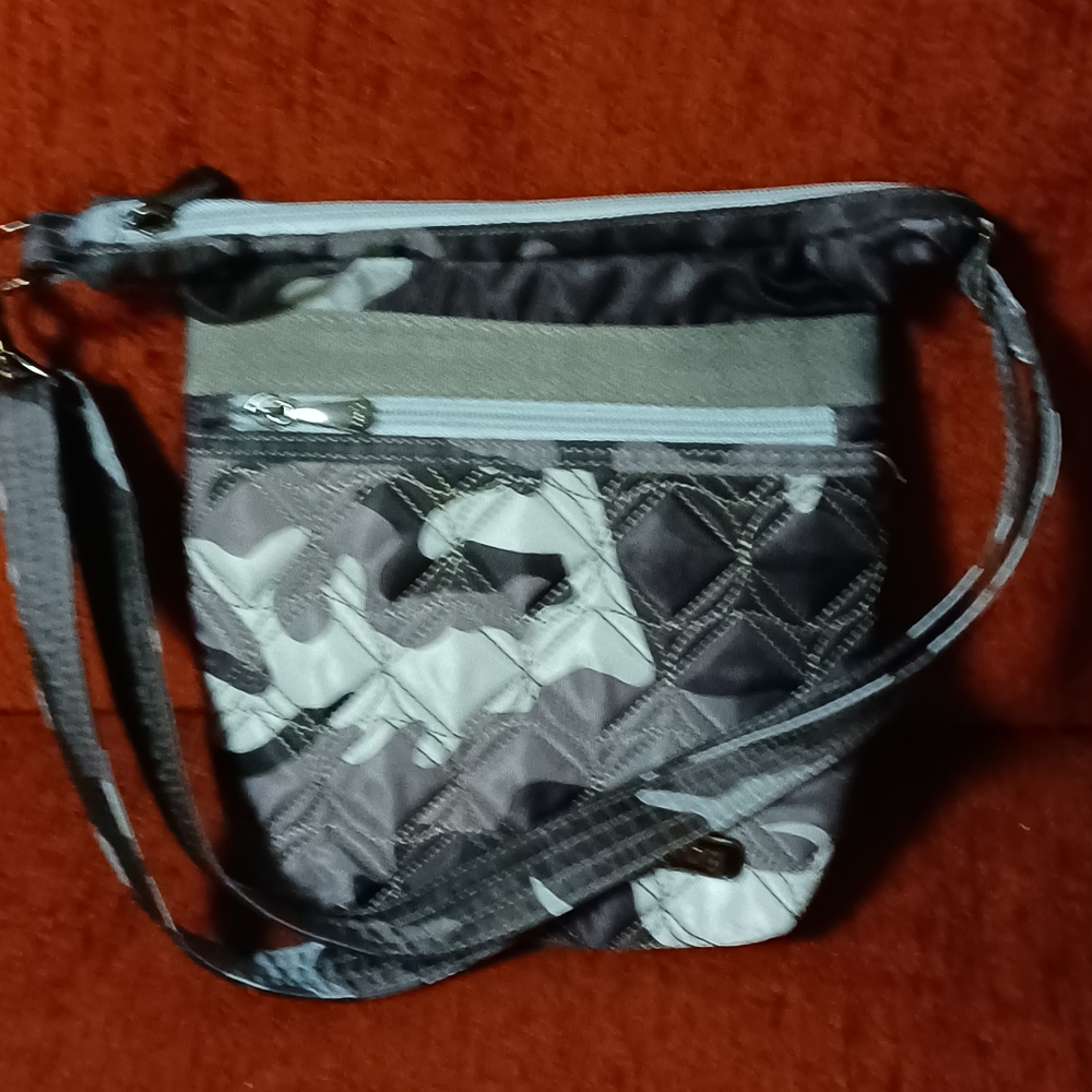 Lug skipper crossbody